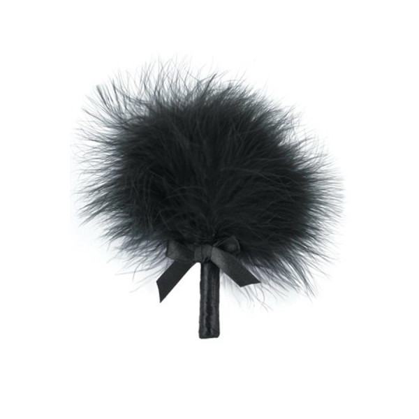 Plumeau noir avec noeud satiné 